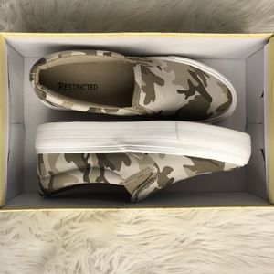 Camo low platform sneakers